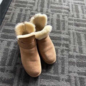 Ugg boots. Gently worn. Size 8 women.